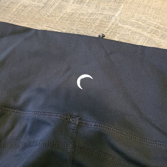 ZYIA | Black Camo Reflective Pocket Brilliant Hi-Rise Capri Legging | Sz. 2 - Picture 8 of 8